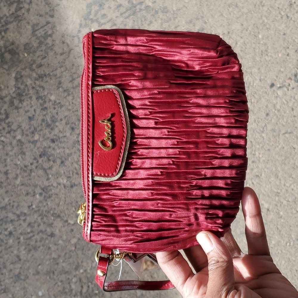π NWT Coach Ashley Gathered Satin Ruched wristlet!! NWT - Picture 2 of 12